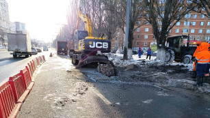 В Самаре из-за коммунальной аварии частично перекрыли движение на Московском шоссе на пересечении с ул. Гастелло