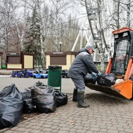 Более 300 тонн мусора вывезли после первого субботника в Самаре