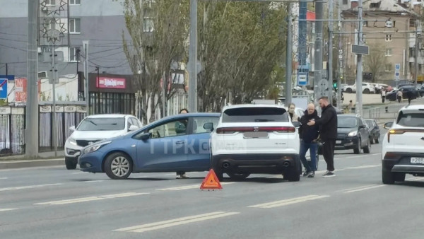 В Самаре на Московском шоссе произошло ДТП с участием 3 машин