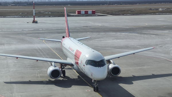 Пассажирский лайнер не смог долететь до Самары из-за неисправности