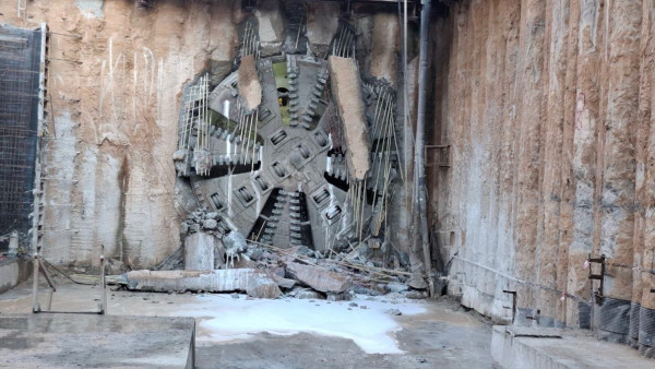 Строительство станции метро «Театральная» вместе с перегонами завершено на 75%