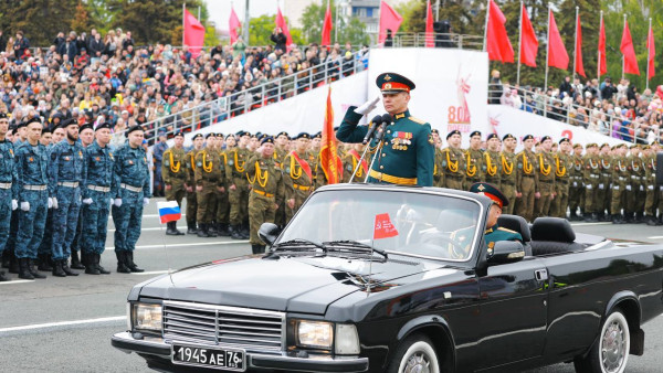 В день 80-летия Победы в память о подвиге народа в Самаре состоялся военный парад и шествие «Бессмертного полка» 