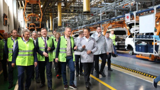 Герман Греф и Дмитрий Азаров обсудили развитие сотрудничества в сфере туризма и транспортно-логистической отрасли