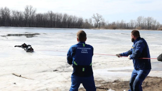 В Самаре спасатели отработали навыки спасения людей из воды