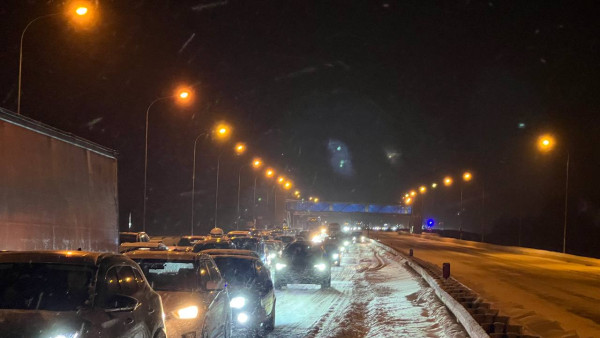 В Самарской области из-за метели ограничили движение на трассе М-5