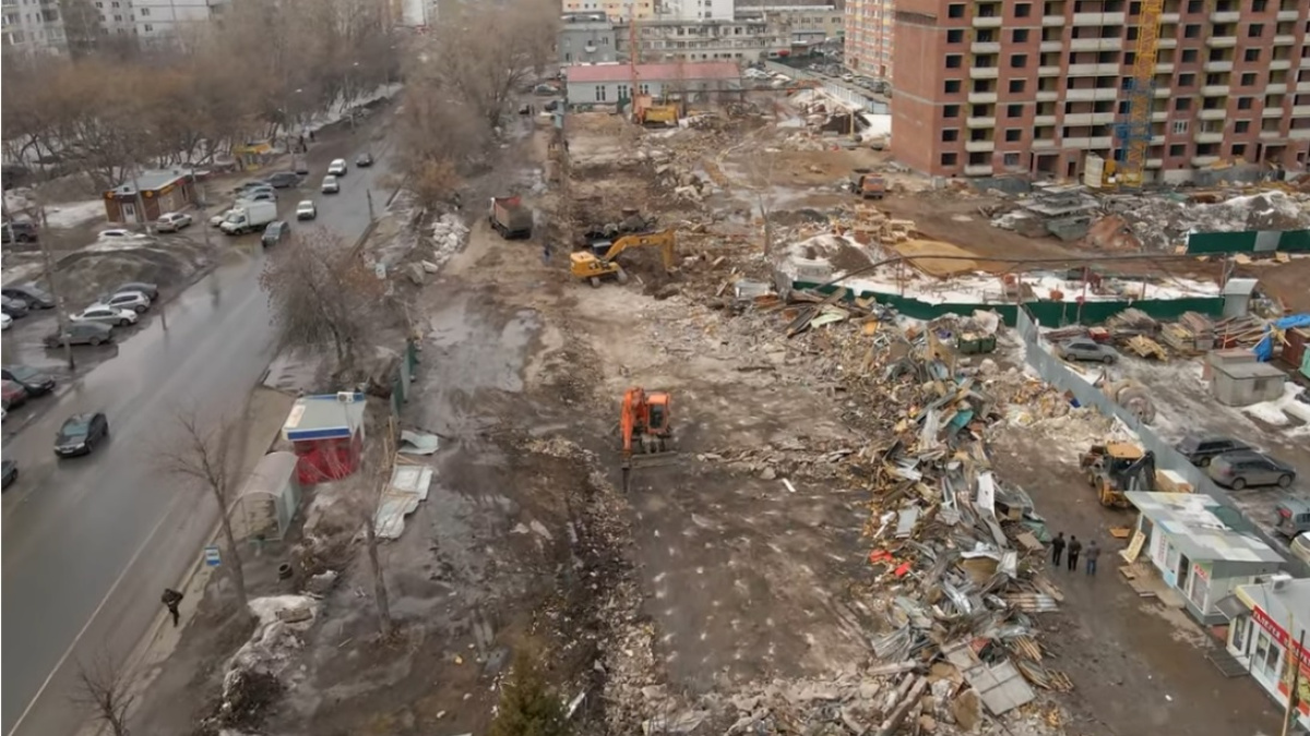 В Самаре снесли «Торговый городок» на улице Советской Армии – Новости  Самары и Самарской области – ГТРК Самара