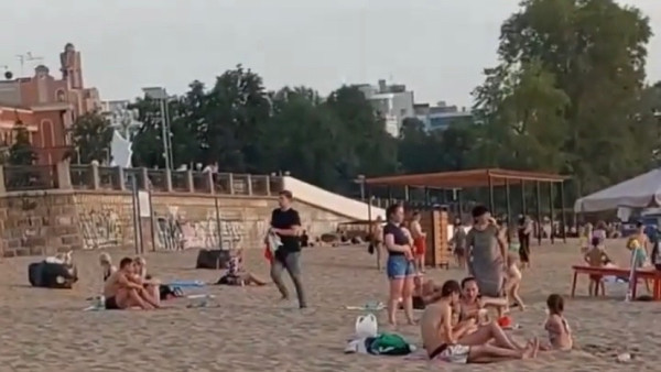 Жители Самары пожаловались на нехватку раздевалок на городском пляже