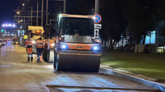 На Московском шоссе в Самаре стартовали работы по укладке верхнего слоя дорожного покрытия 