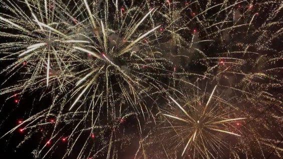 Появились яркие кадры салюта в Самаре в честь Дня защитника Отечества