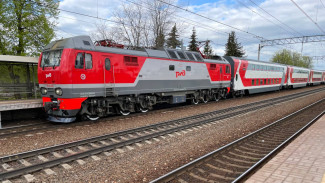 Поезд "Самара - Санкт-Петербург" протаранил легковушку 9 августа