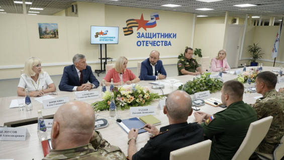Глава региона провел встречу с ветеранами СВО в филиале фонда «Защитники Отечества»