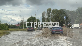 После ливня стеной Зубчаниновка ушла под воду в Самаре