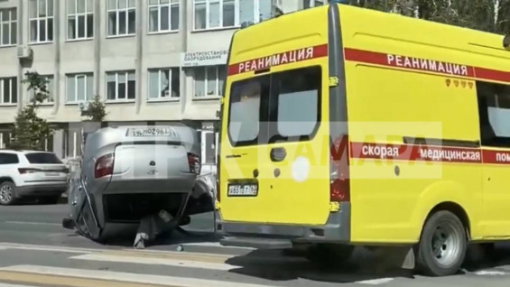 На Ново-Садовой в Самаре 30 мая перевернулась Lada Granta