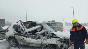 В Самарской области Nissan столкнулся с грузовиком на трассе 
