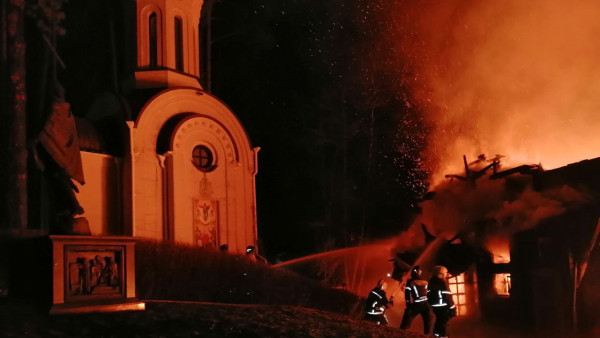 Под Самарой рядом с церковью вспыхнул дом 25 декабря