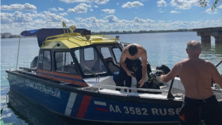 В Октябрьске водолазы подняли труп со дна Волги