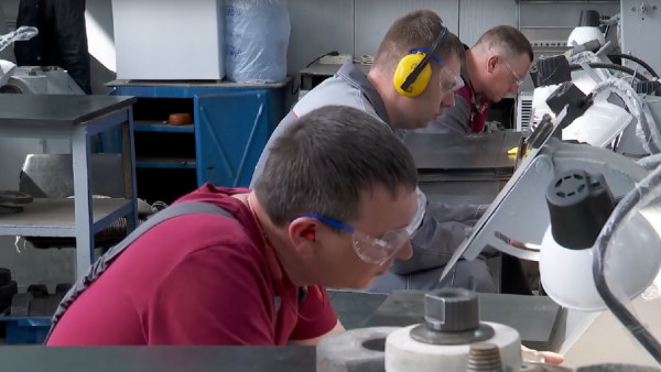 Вакансий больше, чем людей: на рынке труда в Самарской области отмечается кадровый дефицит