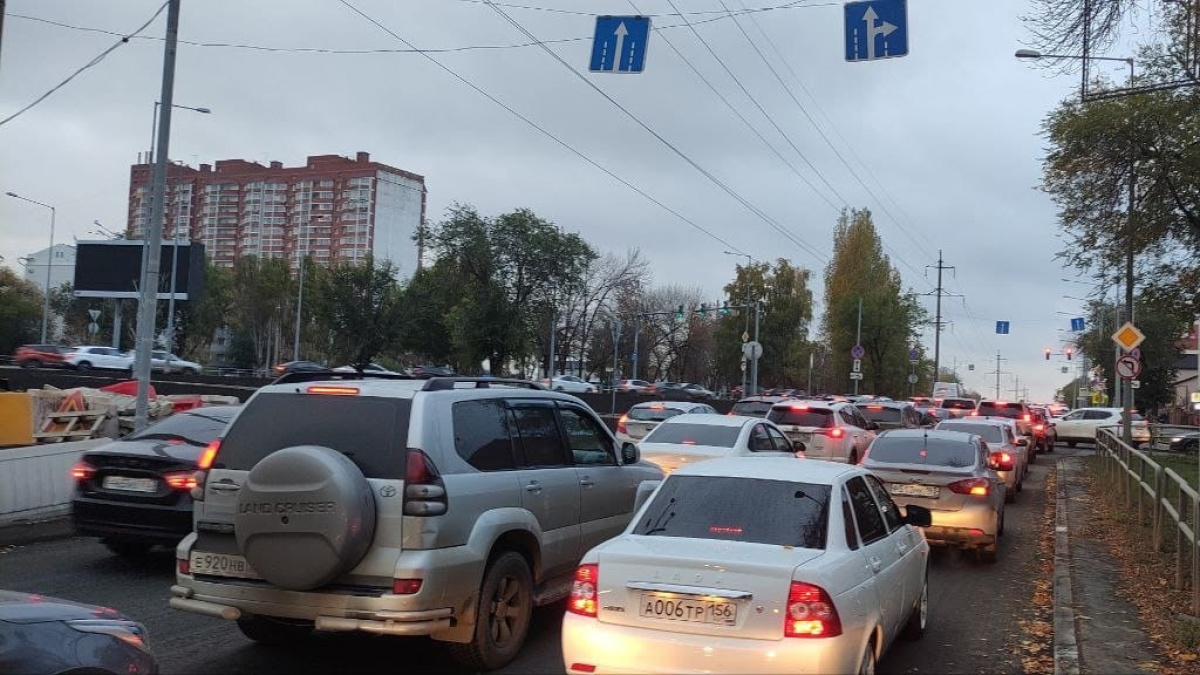 Вечерняя 19. Пробки в городе. Новая разметка на Кирова Смоленск. Развязка на Ново садовой и Советской армии.