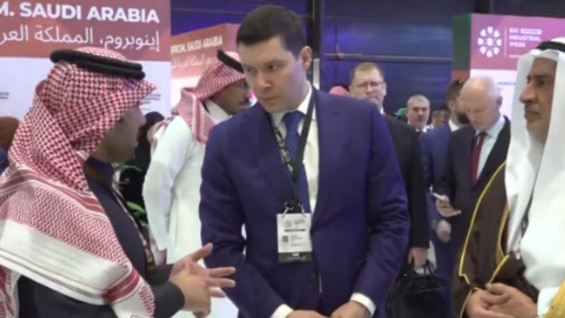 Антон Алиханов познакомился с продукцией самарских предприятий в Саудовской Аравии. 