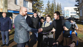 Губернатор Вячеслав Федорищев оценил социальную инфраструктуру села Георгиевка Кинельского района 