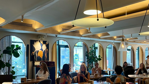 Обсуждаем моду за завтраком: в Самаре прошёл стильный бранч с фэшн-экспертом