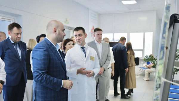 Подготовка к запуску нового производства, ускорение благоустройства Центральной площади, новое оборудование в больницу №5 – итоги рабочей поездки губернатора Вячеслава Федорищева в Тольятти