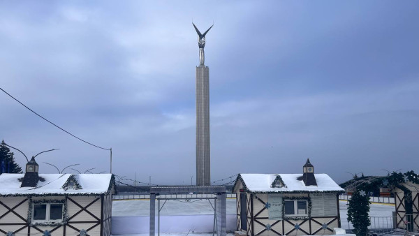 На пл. Славы в Самаре 25 декабря откроется обновленный каток
