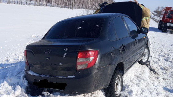 Lada Granta вылетела в кювет под Самарой 9 марта: есть пострадавший