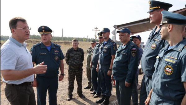 Дмитрий Азаров: «Надо отстоять населенные пункты и в кратчайшие сроки добиться локализации пожара»