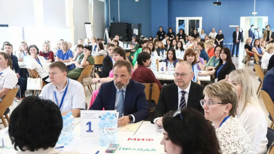 Полпред Президента в ПФО Игорь Комаров посетил семинар Общества «Знание» по работе с ветеранами СВО
