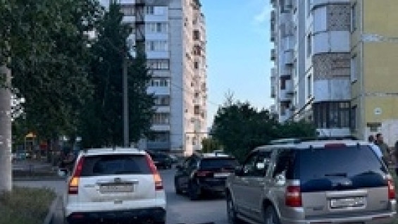В Самаре автомобиль сбил во дворе 8-летнего самокатчика