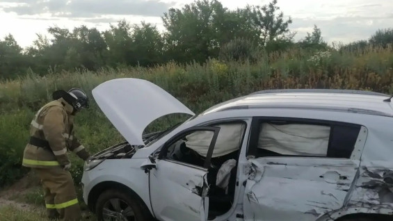 В Самарской области в столкновении Kia и фуры пострадал водитель 
