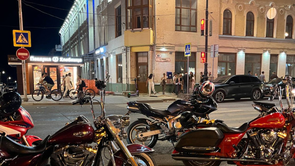 На Московском шоссе в Самаре мотоциклист сбил пьяного пешехода