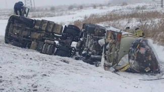 Нефтевоз опрокинулся в кювет в Самарской области 28 декабря