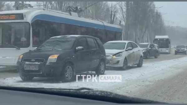 Улица Стара-Загора стала местом притяжения сразу для трёх аварий в Самаре 5 марта