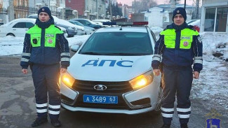 Самарские полицейские спасли жизнь мужчине с гипертоническим кризом на дороге