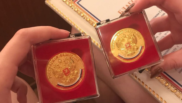 Самарским отличника вручили золотые медали