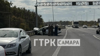 Появились кадры разбившегося на выезде из Самары Ford