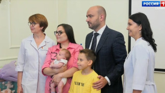 Вячеслав Федорищев посетил самарский городской роддом и центр репродуктивной медицины