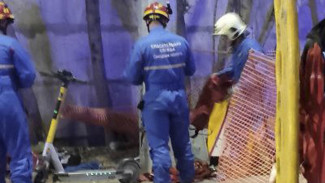 В Самаре мужчина на электросамокате рухнул в 7-метровую яму