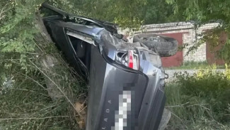 Полиция рассказала, кто погиб в расплющенной Lada Granta под Самарой