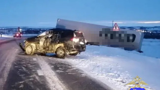 Полиция рассказала, кто погиб в ДТП с элитным Land Cruiser и фурой под Самарой