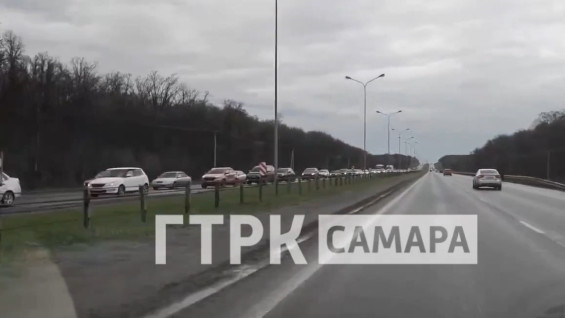 Сотни машин встали в многокилометровую пробку на въезде в Самару 19 апреля