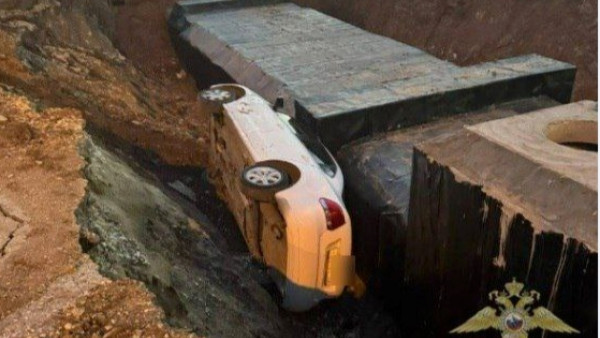 В Самаре Volkswagen в результате полицейской погони оказался в котловане