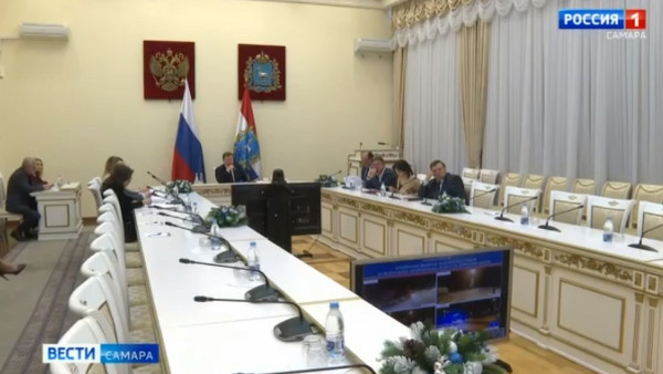 Дмитрий Азаров провел оперативное совещание с руководителями министерств и ведомств, главами городов