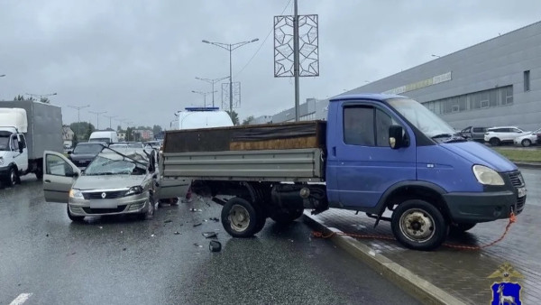 Полийцейские рассказали о пострадавших в столкновении Renault Logan и «ГАЗель» в Самаре