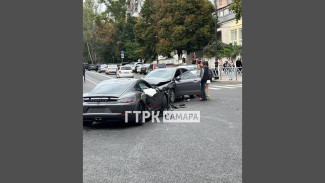 Перед зданием Политеха 11 сентября столкнулись Porshe и Kia: есть пострадавшие