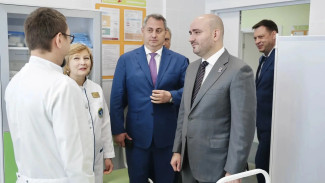 Вячеслав Федорищев оценил работу новой детской поликлиники в Самаре