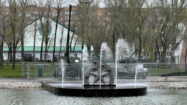 В Самаре прошел пробный запуск фонтана "Звезда" в парке Победы