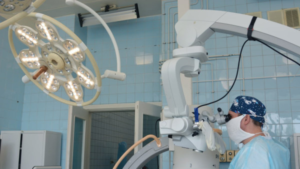 Тольяттинские хирурги освоили передовой метод лечения аневризм сосудов мозга